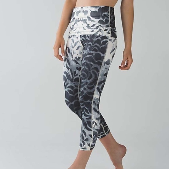 LULULEMON Wunder Under Pant*SE Dance Pretty Plume Angel Wing Black RARE - Picture 2 of 12